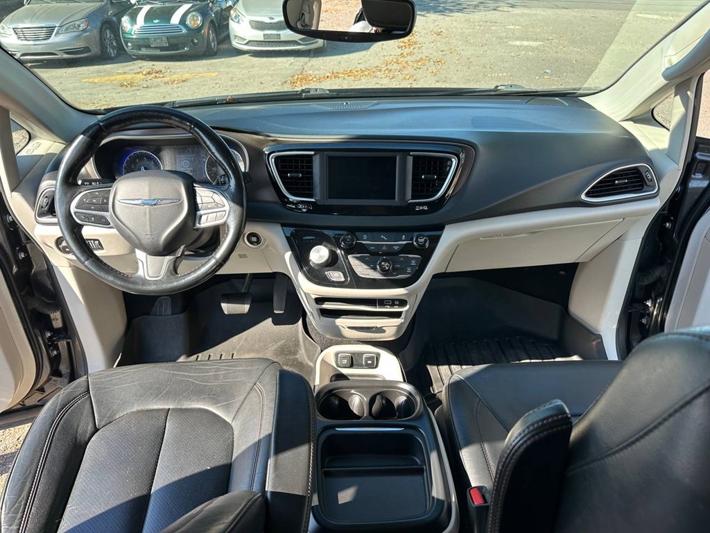 Photo 22 of this CHRYSLER PACIFICA