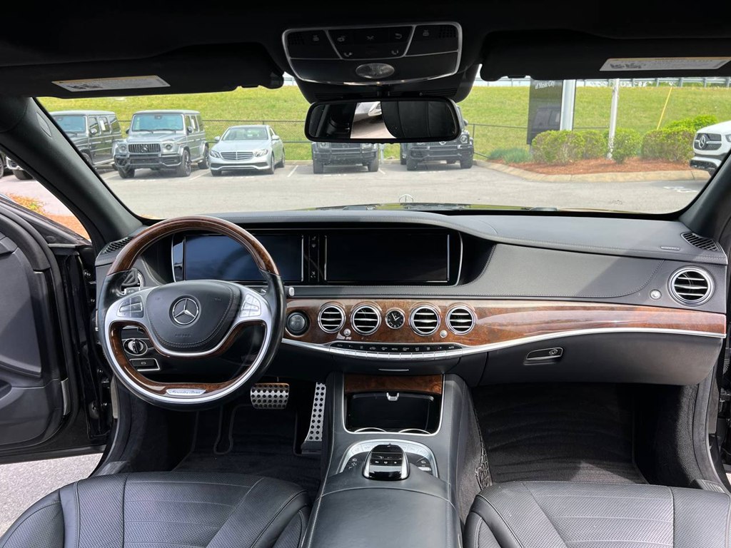 Photo 33 of this MERCEDES-BENZ S-CLASS