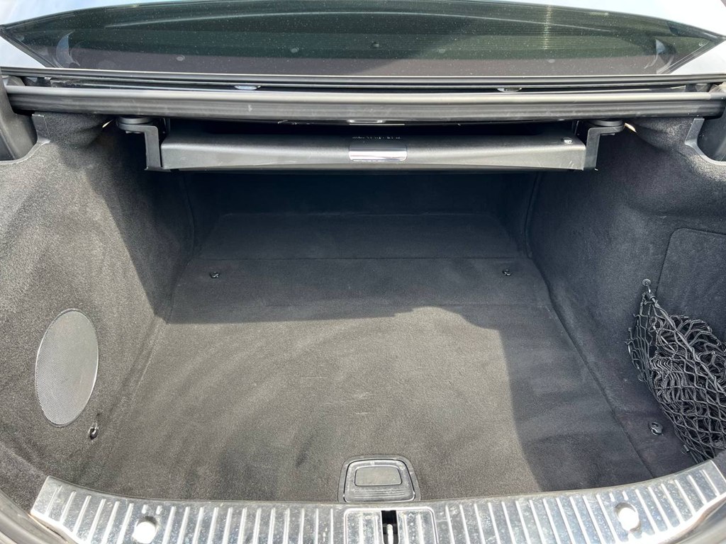 Photo 12 of this MERCEDES-BENZ S-CLASS