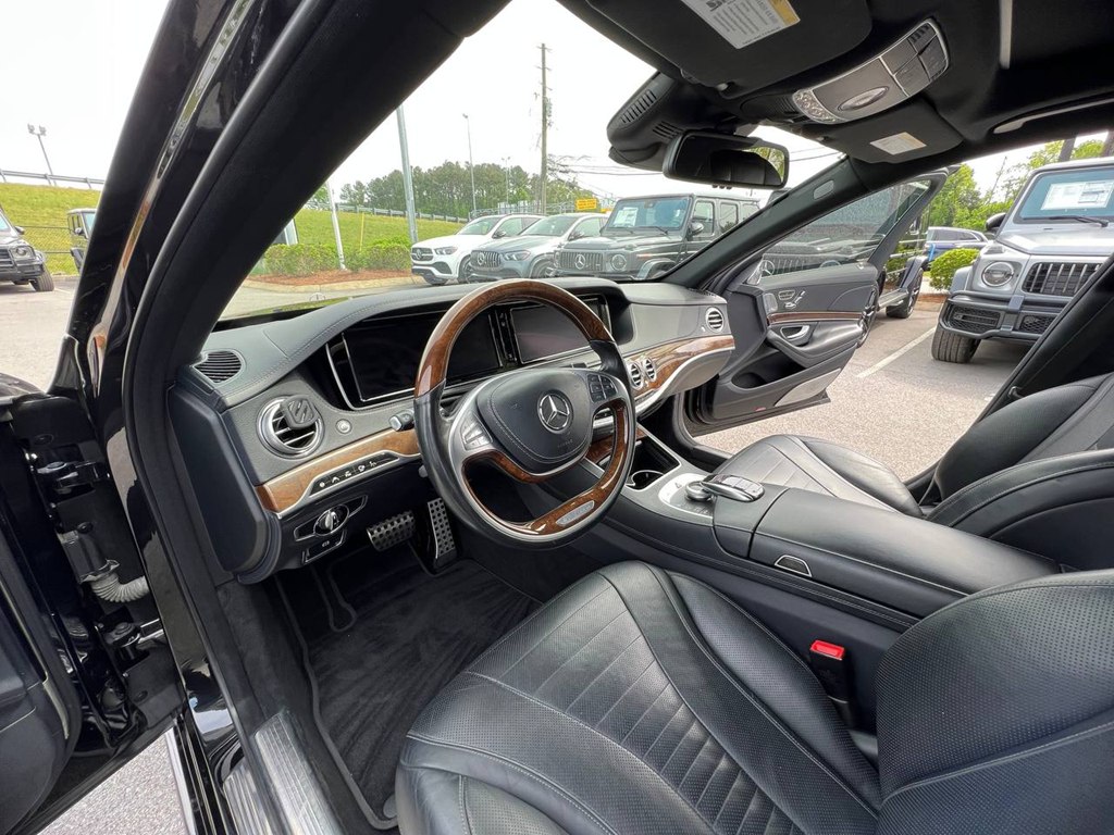Photo 21 of this MERCEDES-BENZ S-CLASS
