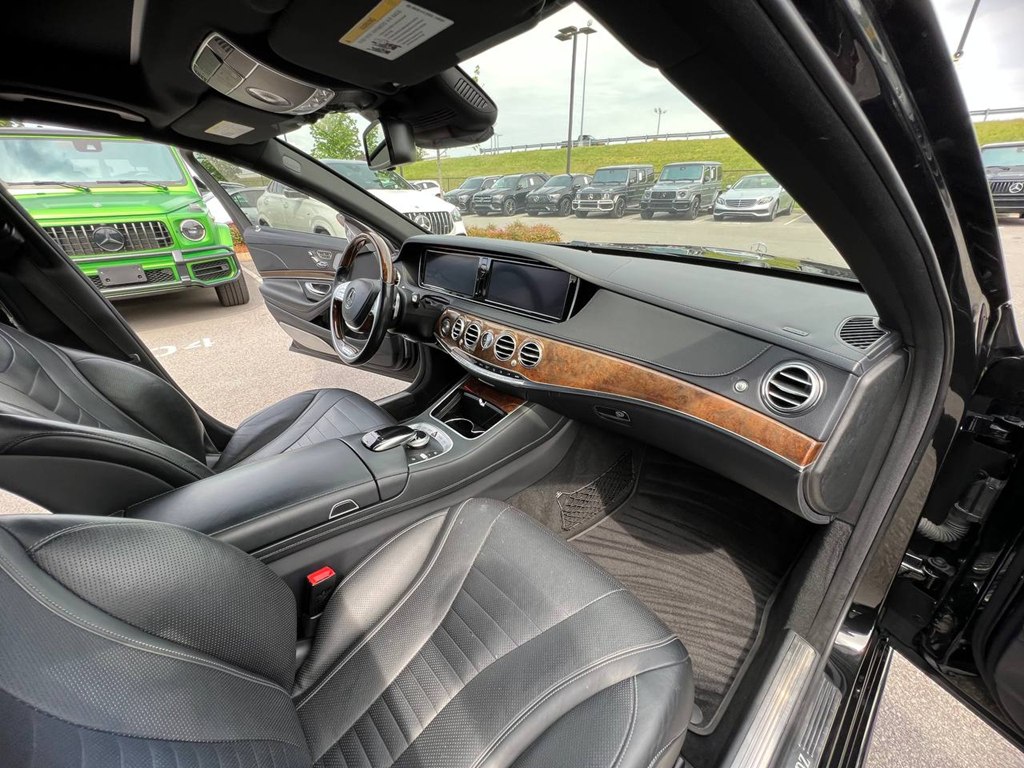 Photo 28 of this MERCEDES-BENZ S-CLASS