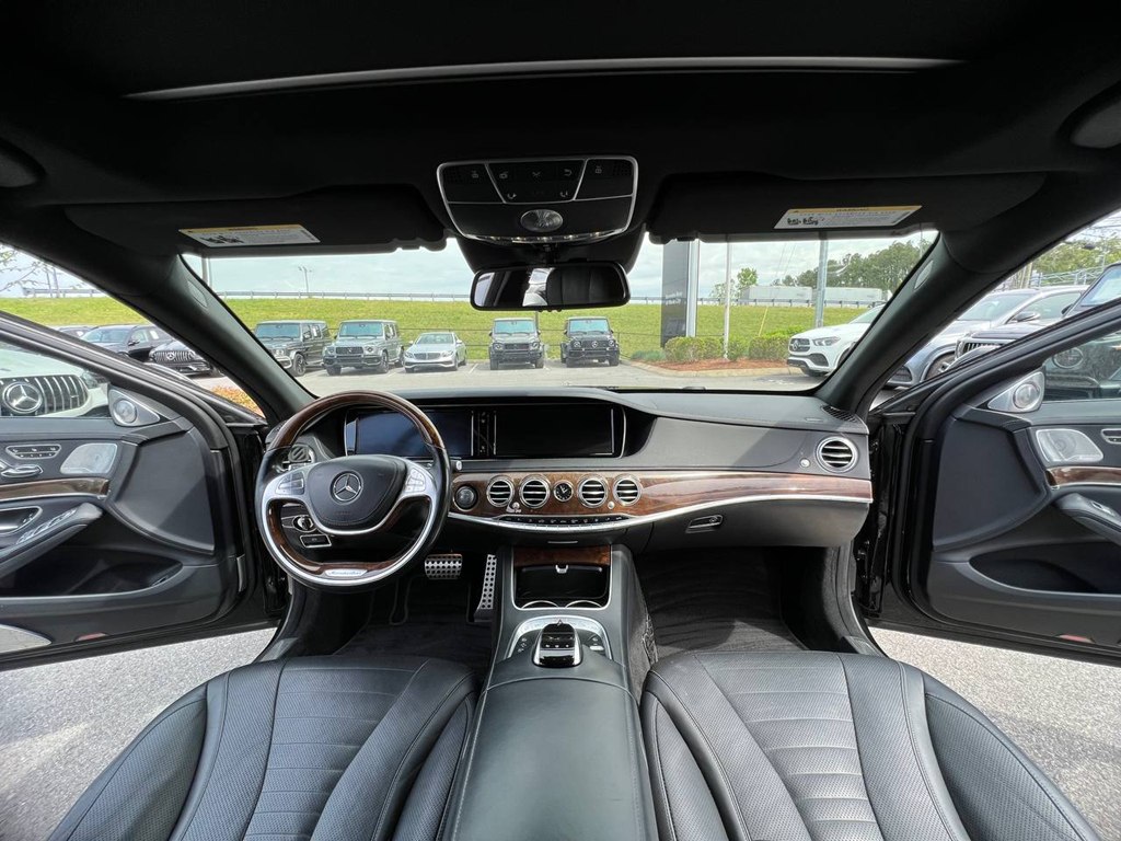 Photo 32 of this MERCEDES-BENZ S-CLASS