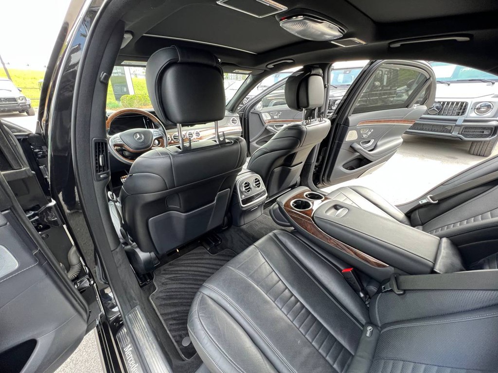 Photo 23 of this MERCEDES-BENZ S-CLASS