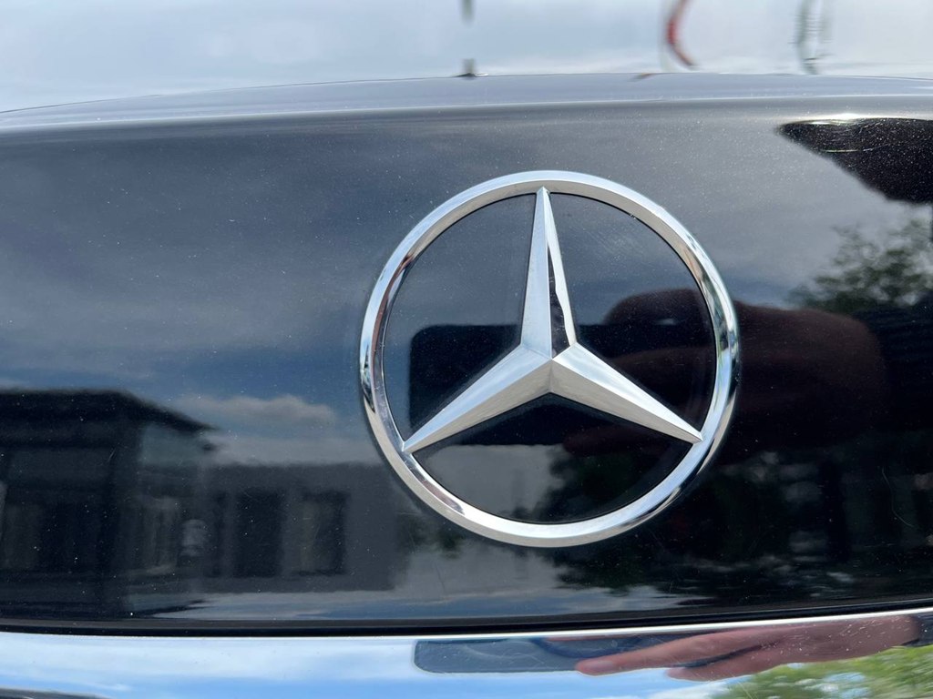 Photo 45 of this MERCEDES-BENZ S-CLASS