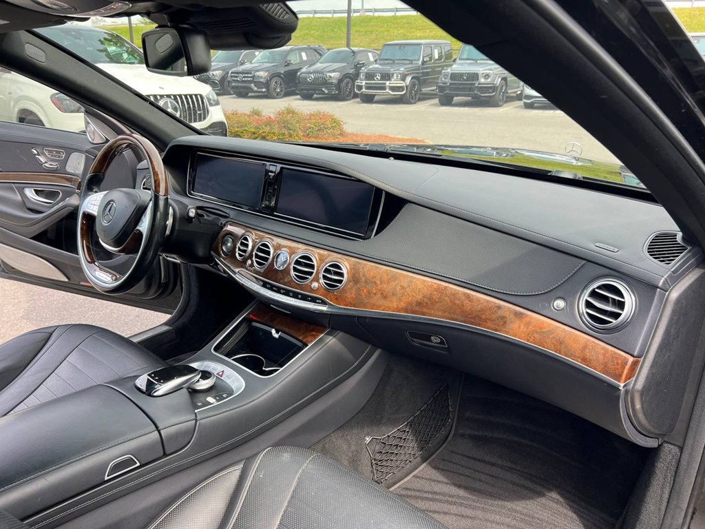 Photo 29 of this MERCEDES-BENZ S-CLASS