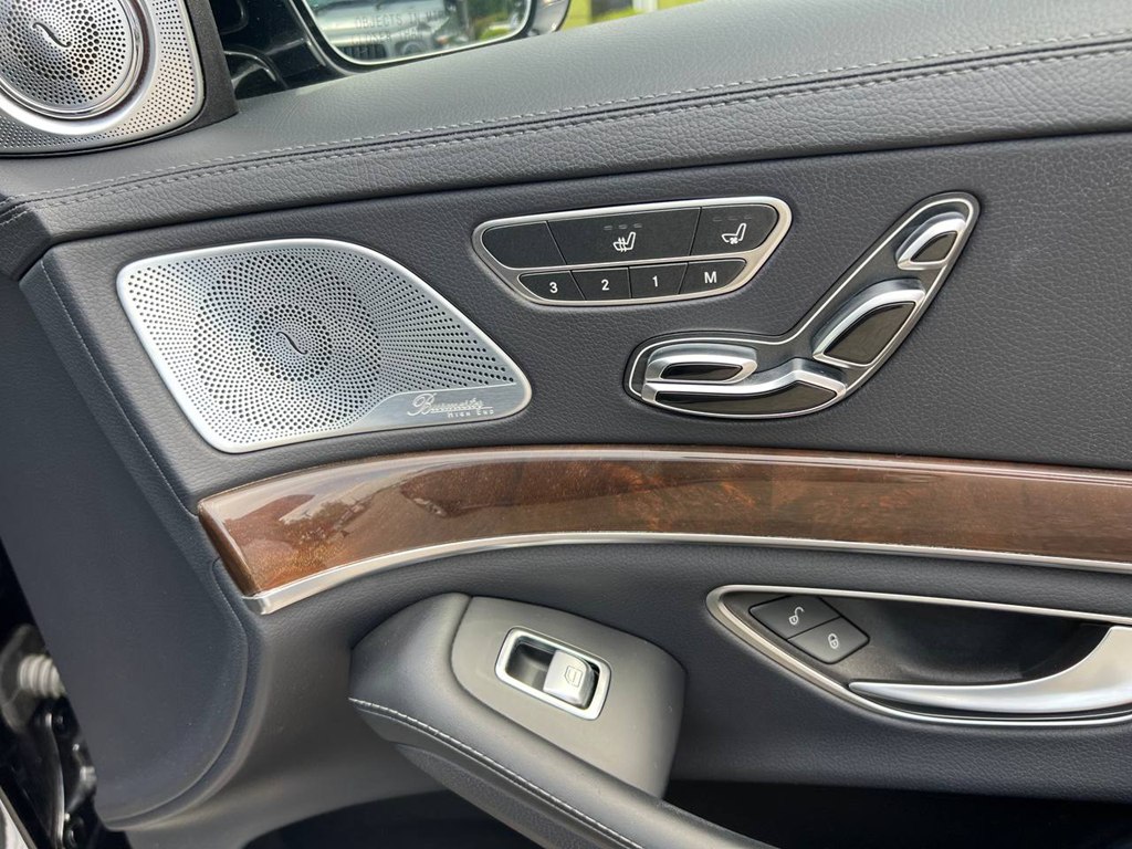 Photo 35 of this MERCEDES-BENZ S-CLASS
