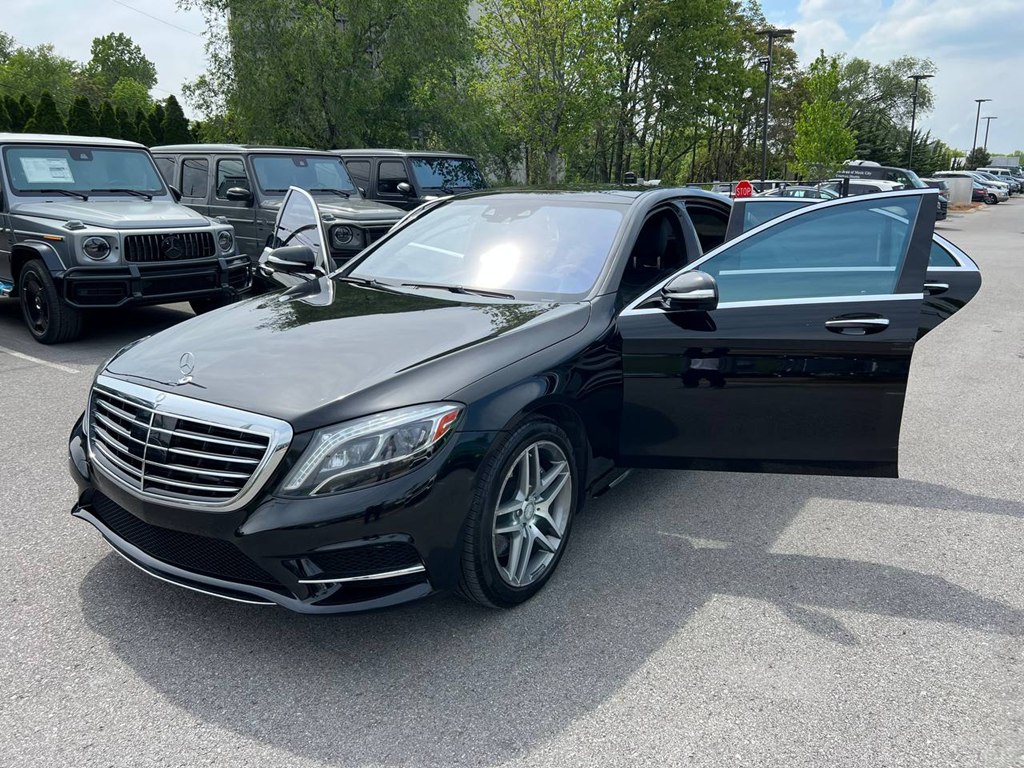 Photo 9 of this MERCEDES-BENZ S-CLASS
