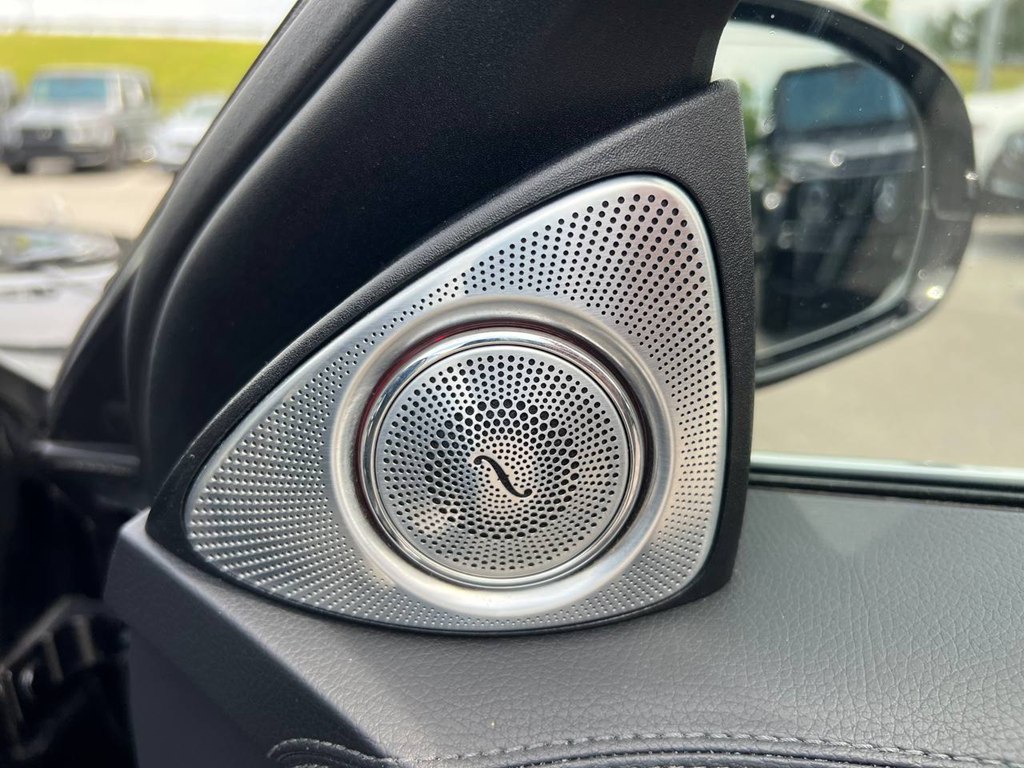 Photo 36 of this MERCEDES-BENZ S-CLASS