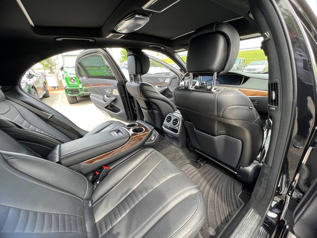 Photo 26 of this MERCEDES-BENZ S-CLASS