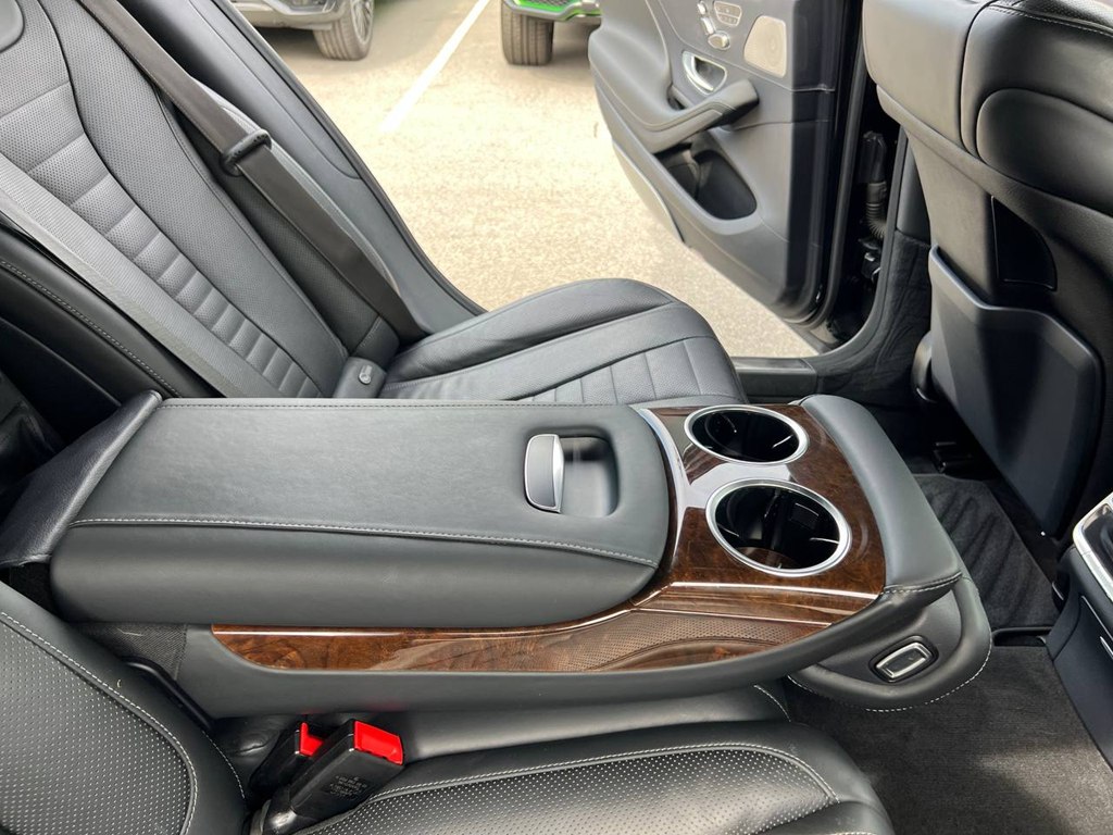 Photo 30 of this MERCEDES-BENZ S-CLASS