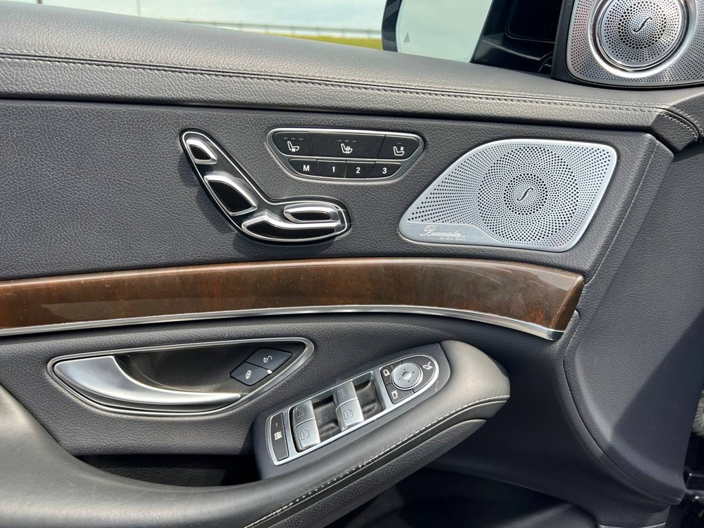 Photo 38 of this MERCEDES-BENZ S-CLASS