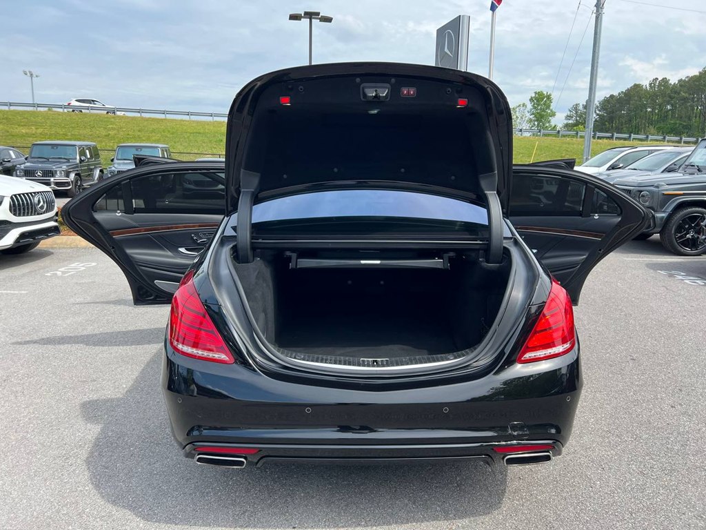 Photo 11 of this MERCEDES-BENZ S-CLASS