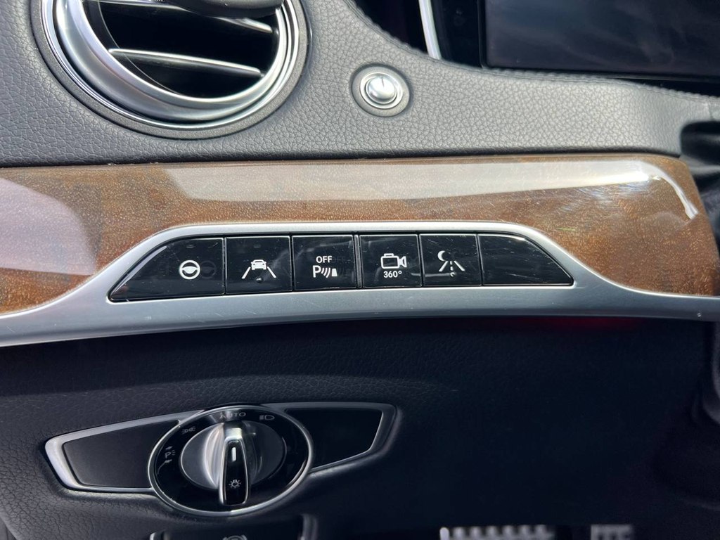 Photo 40 of this MERCEDES-BENZ S-CLASS