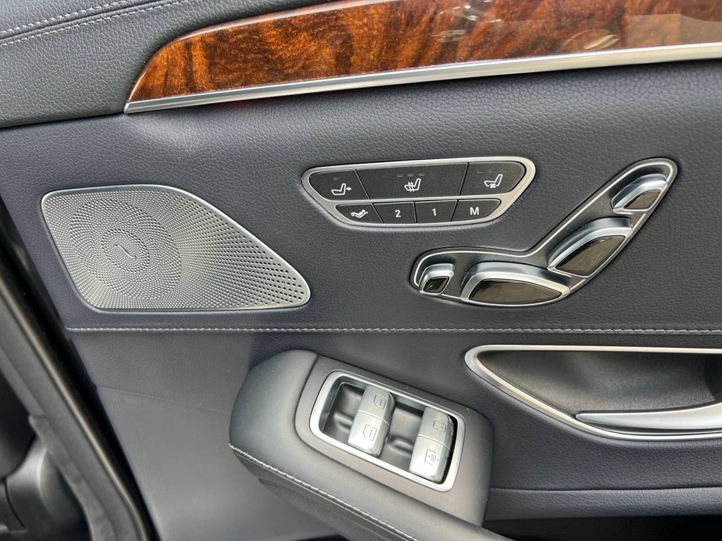 Photo 34 of this MERCEDES-BENZ S-CLASS