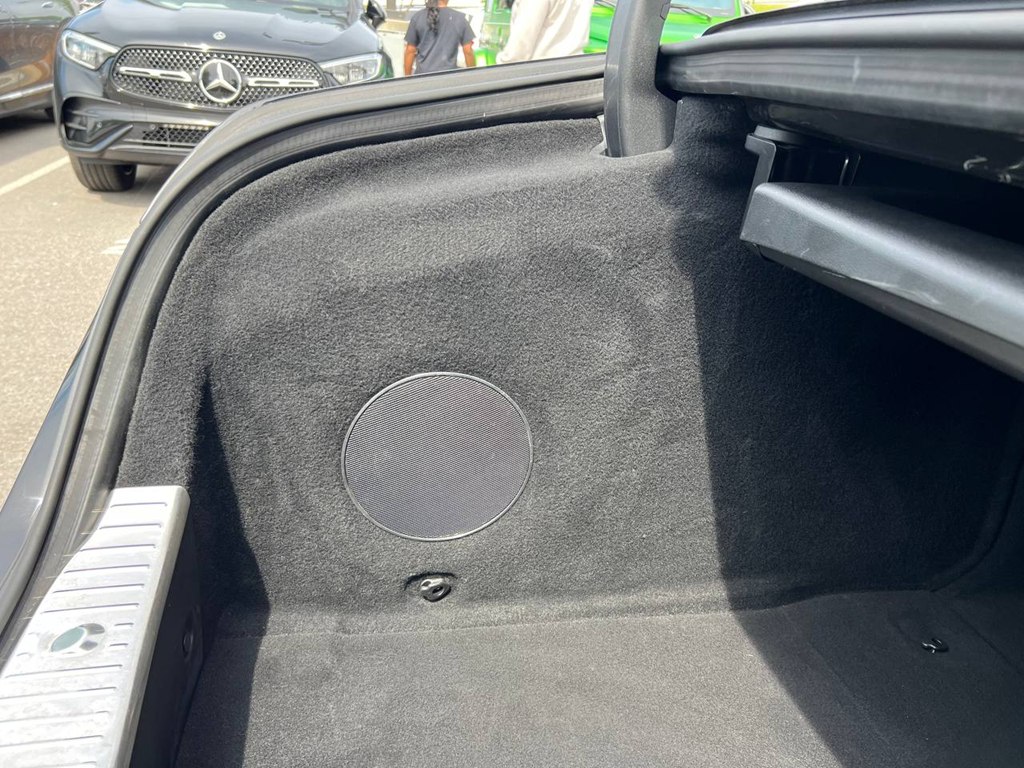 Photo 13 of this MERCEDES-BENZ S-CLASS