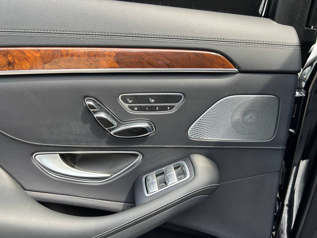Photo 37 of this MERCEDES-BENZ S-CLASS