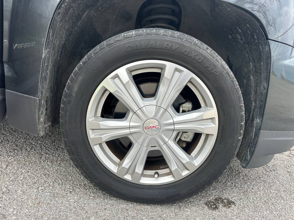 Photo 27 of this GMC TERRAIN