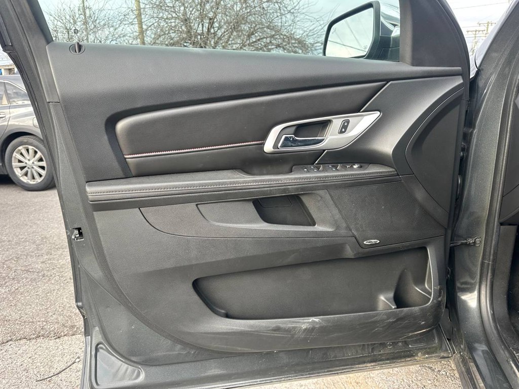 Photo 16 of this GMC TERRAIN