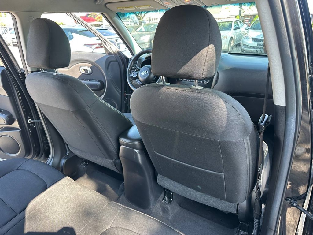 Photo 23 of this KIA SOUL