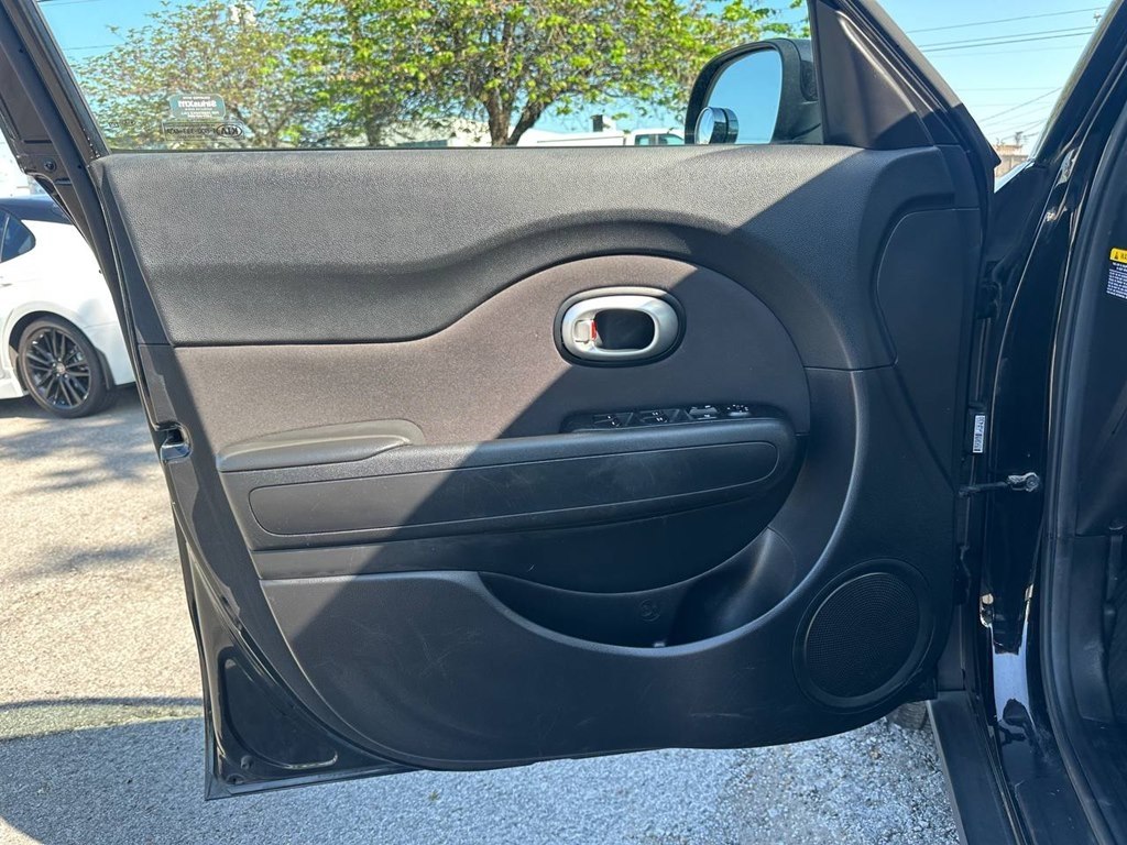 Photo 17 of this KIA SOUL