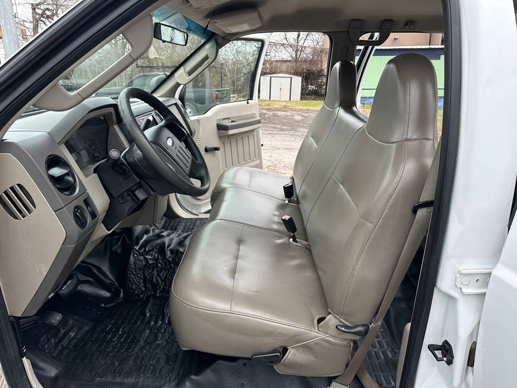 Photo 13 of this FORD F250