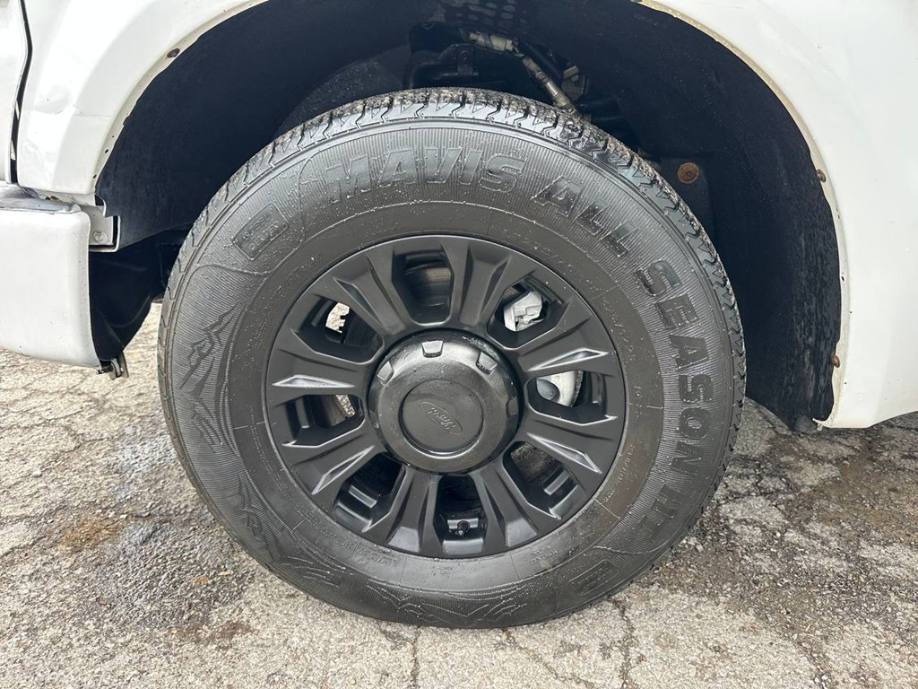Photo 28 of this FORD F250