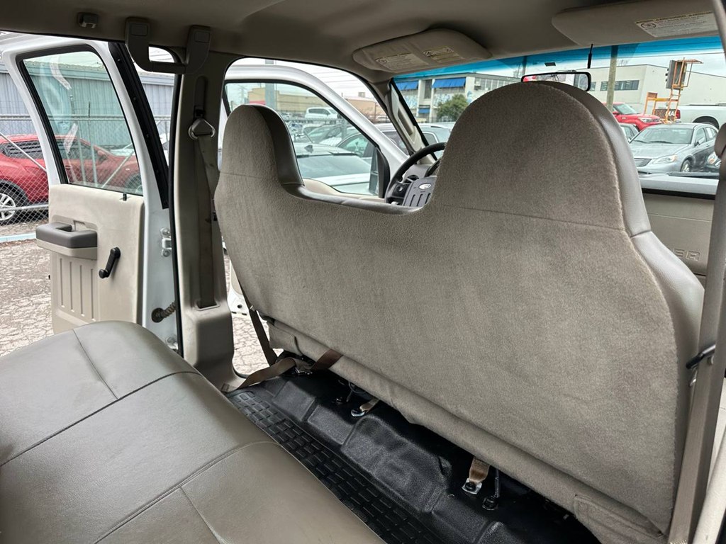 Photo 20 of this FORD F250