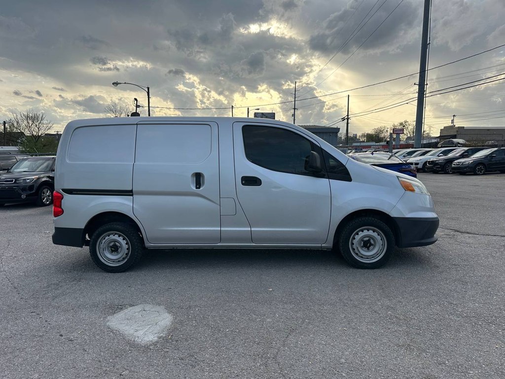 Photo 5 of this CHEVROLET CITY EXPRESS