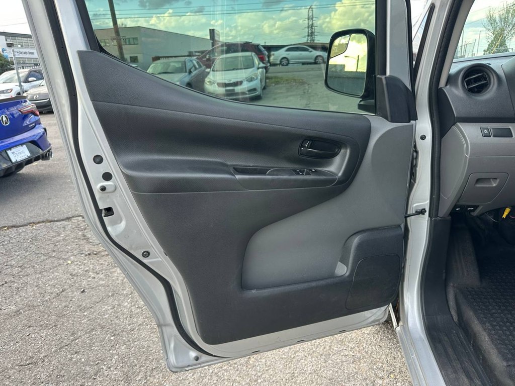 Photo 20 of this CHEVROLET CITY EXPRESS