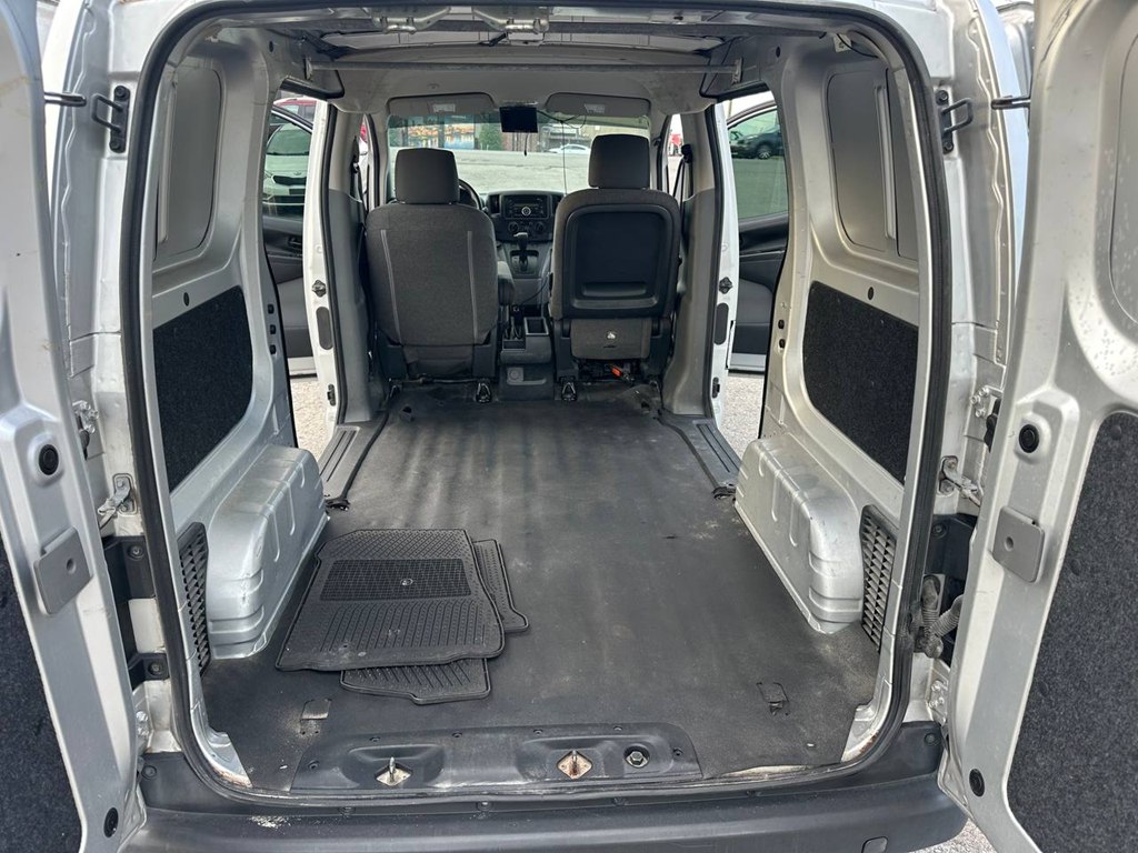 Photo 11 of this CHEVROLET CITY EXPRESS