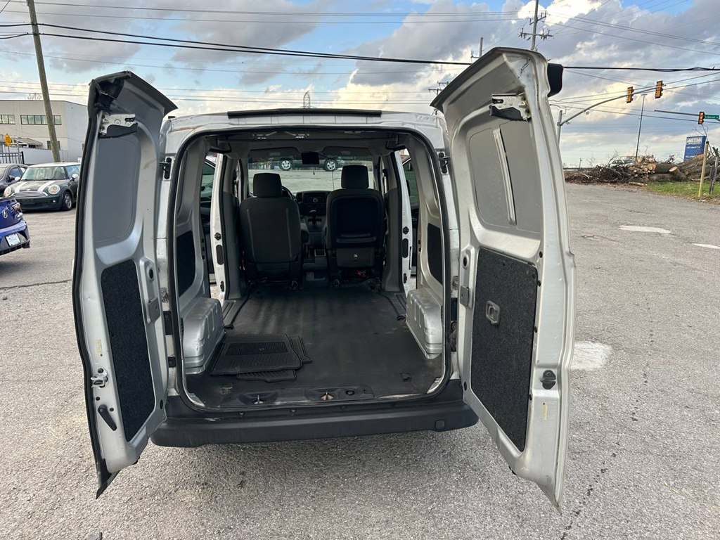 Photo 10 of this CHEVROLET CITY EXPRESS