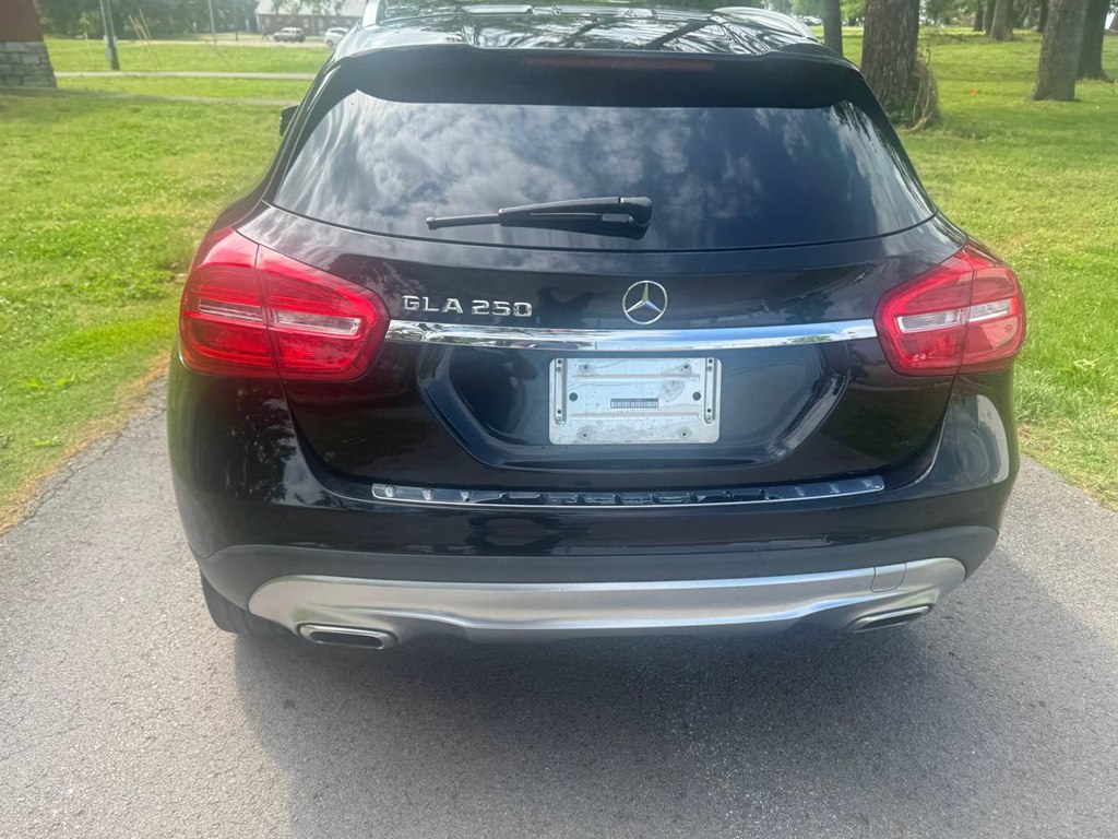 Photo 4 of this MERCEDES-BENZ GLA