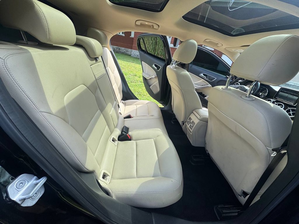 Photo 22 of this MERCEDES-BENZ GLA