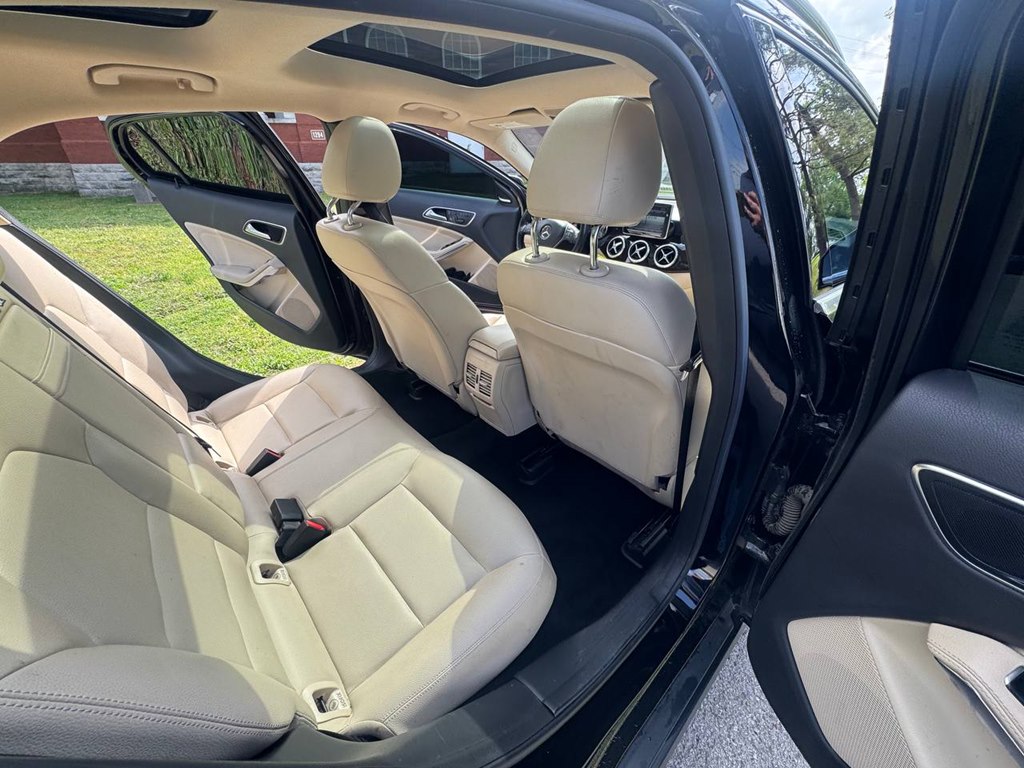 Photo 17 of this MERCEDES-BENZ GLA