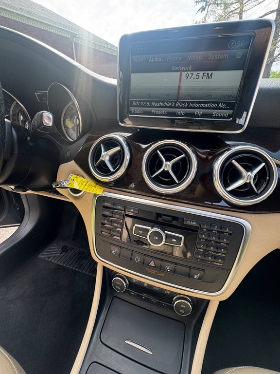 Photo 31 of this MERCEDES-BENZ GLA