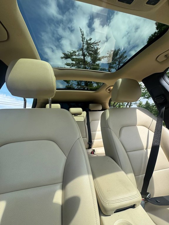 Photo 27 of this MERCEDES-BENZ GLA