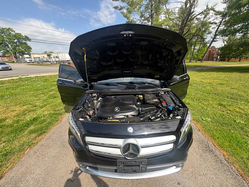 Photo 32 of this MERCEDES-BENZ GLA