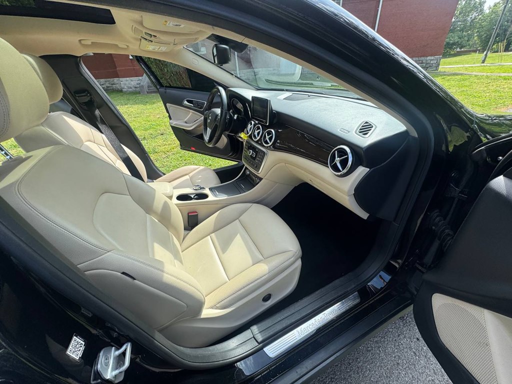 Photo 26 of this MERCEDES-BENZ GLA