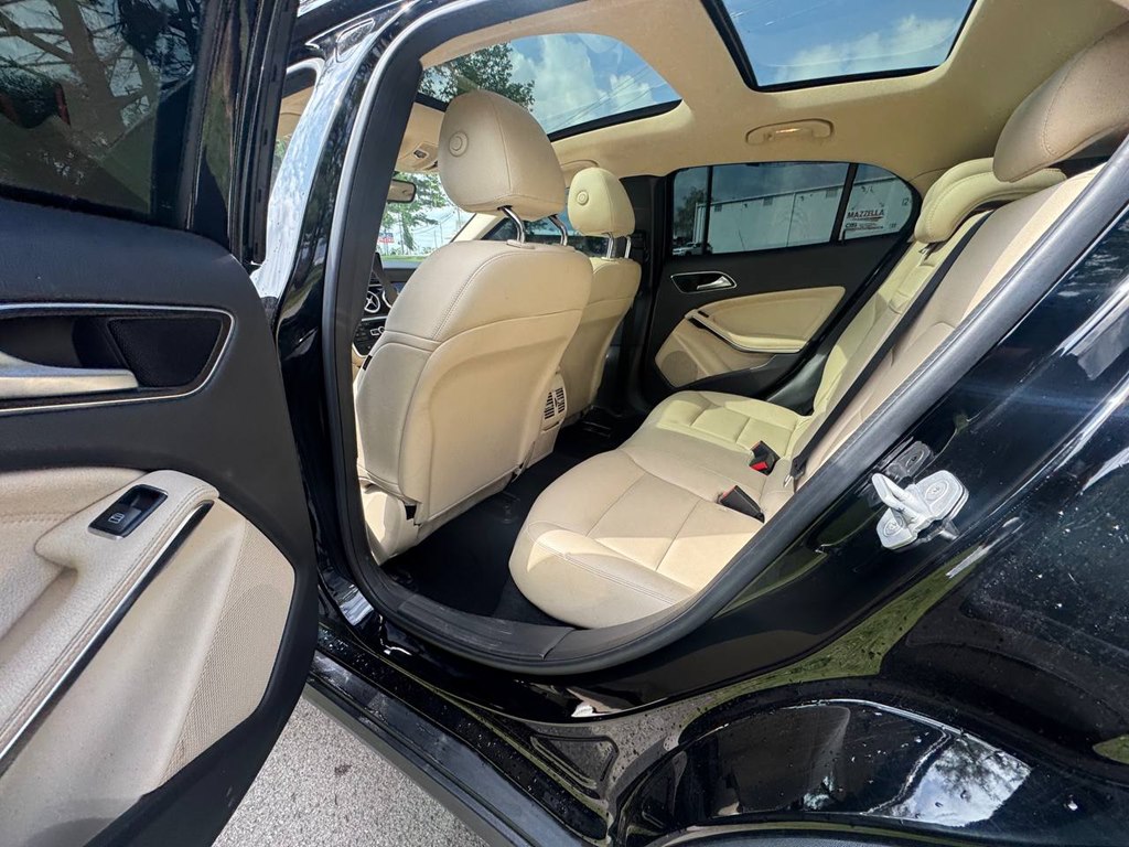 Photo 19 of this MERCEDES-BENZ GLA
