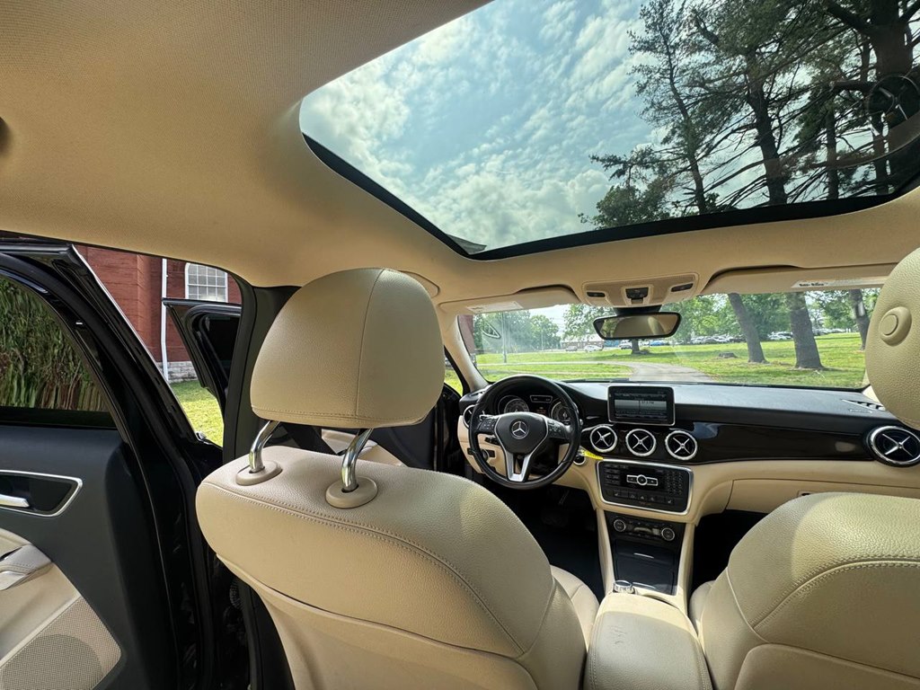 Photo 23 of this MERCEDES-BENZ GLA