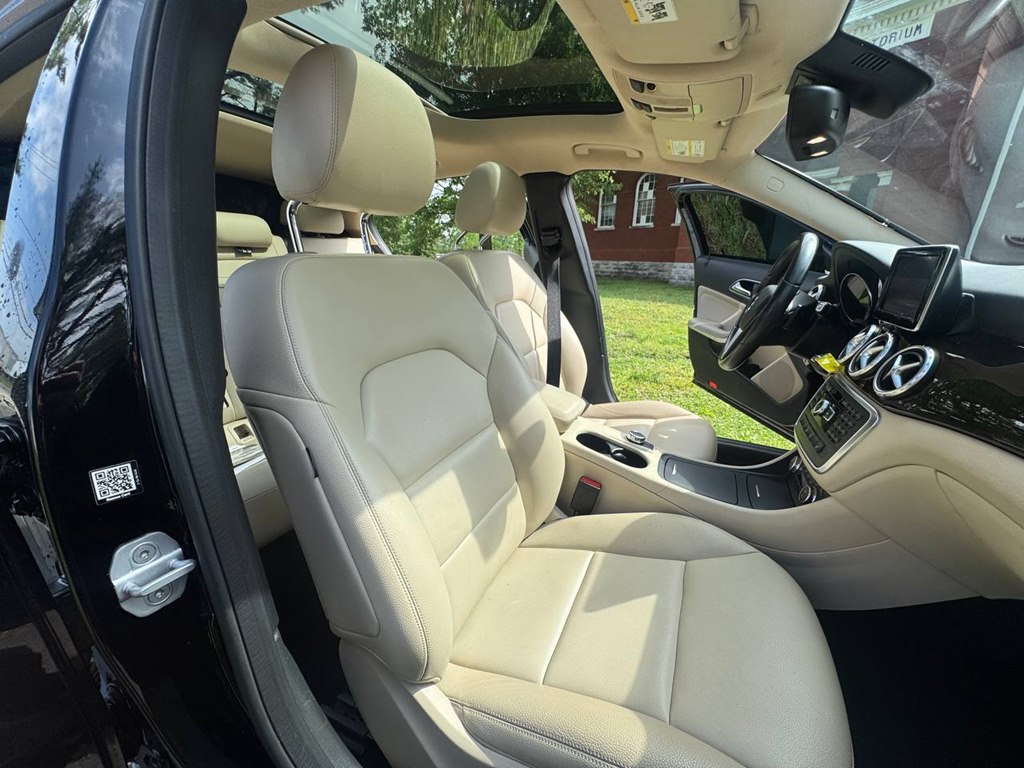 Photo 28 of this MERCEDES-BENZ GLA