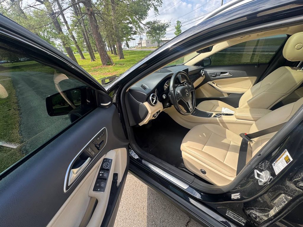 Photo 13 of this MERCEDES-BENZ GLA