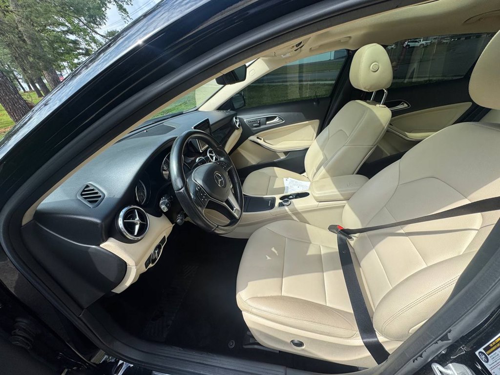 Photo 16 of this MERCEDES-BENZ GLA