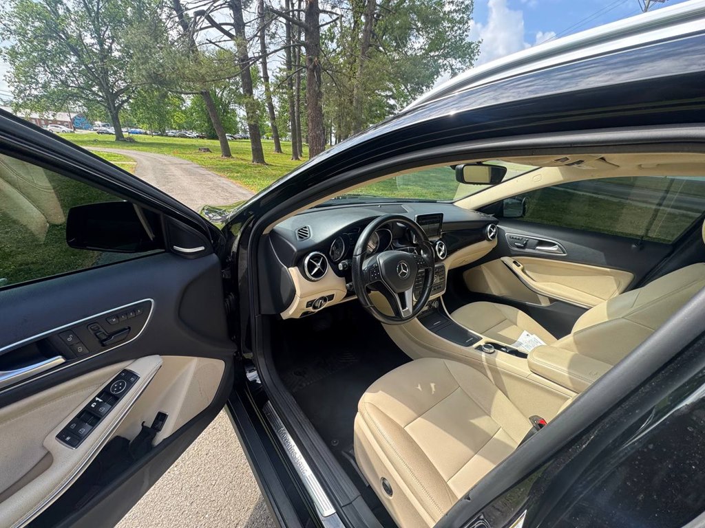 Photo 12 of this MERCEDES-BENZ GLA