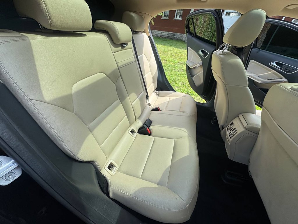 Photo 25 of this MERCEDES-BENZ GLA