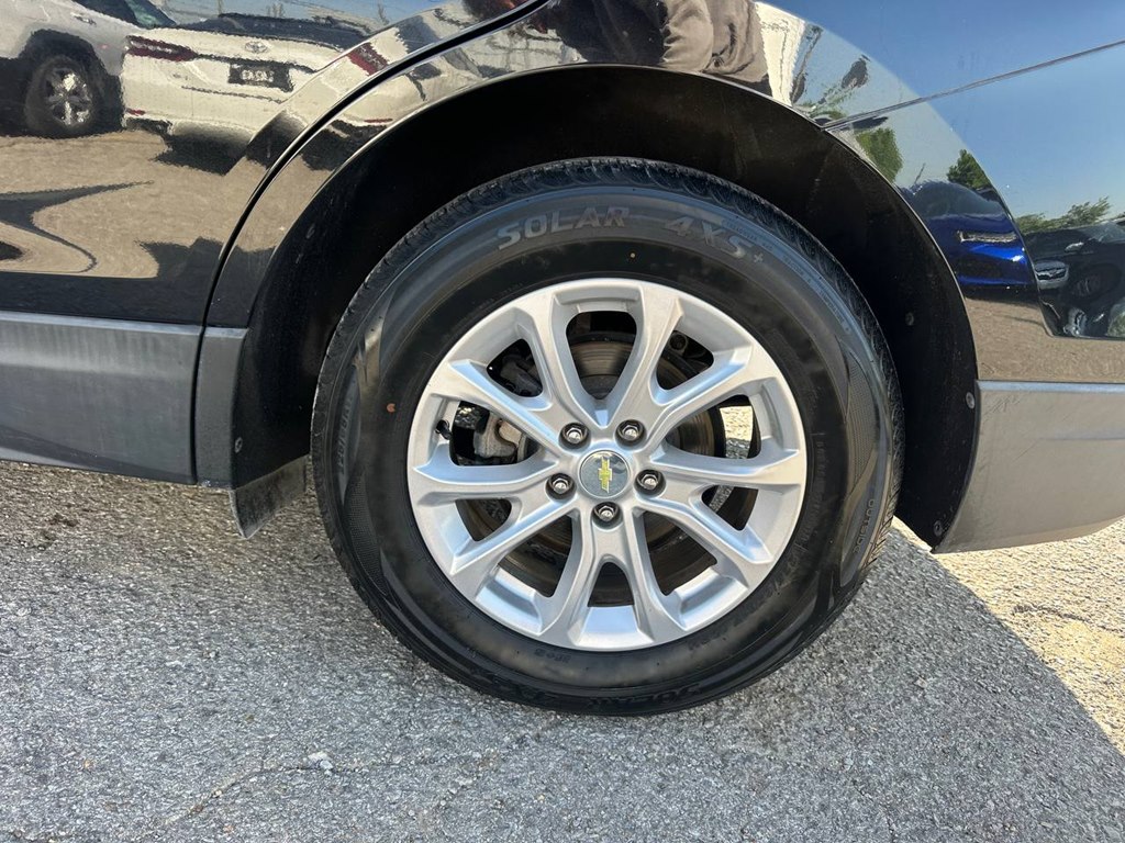 Photo 28 of this CHEVROLET EQUINOX