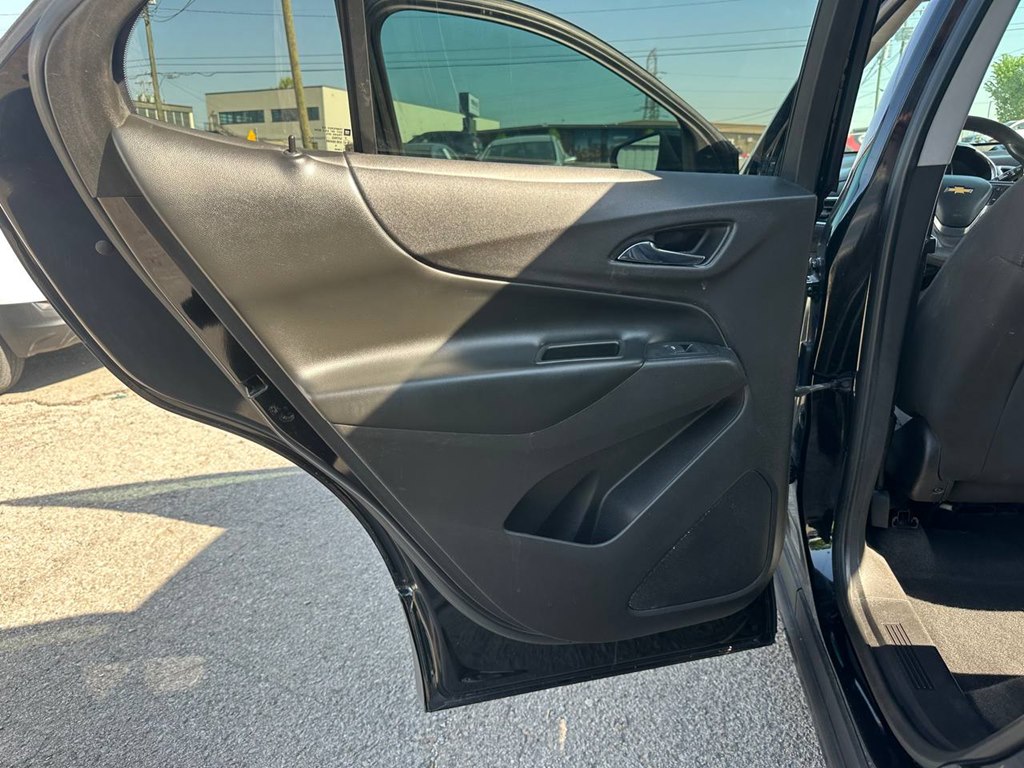 Photo 19 of this CHEVROLET EQUINOX