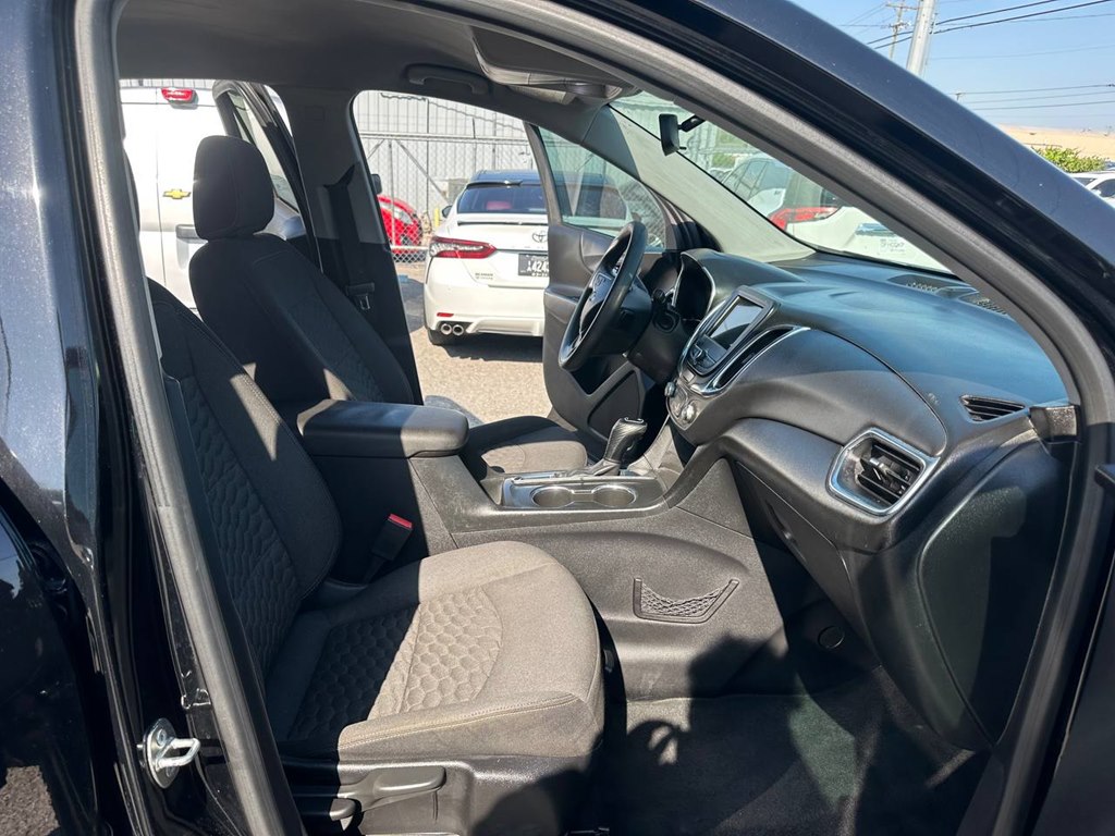 Photo 24 of this CHEVROLET EQUINOX