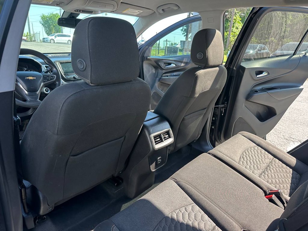 Photo 18 of this CHEVROLET EQUINOX