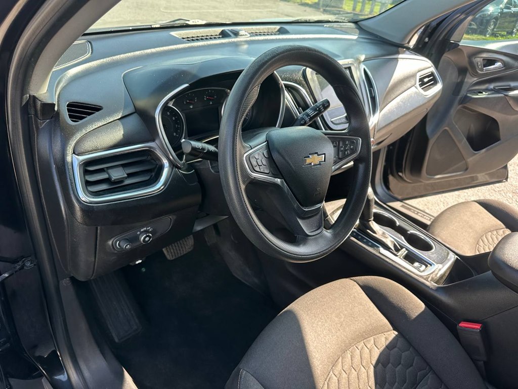Photo 15 of this CHEVROLET EQUINOX